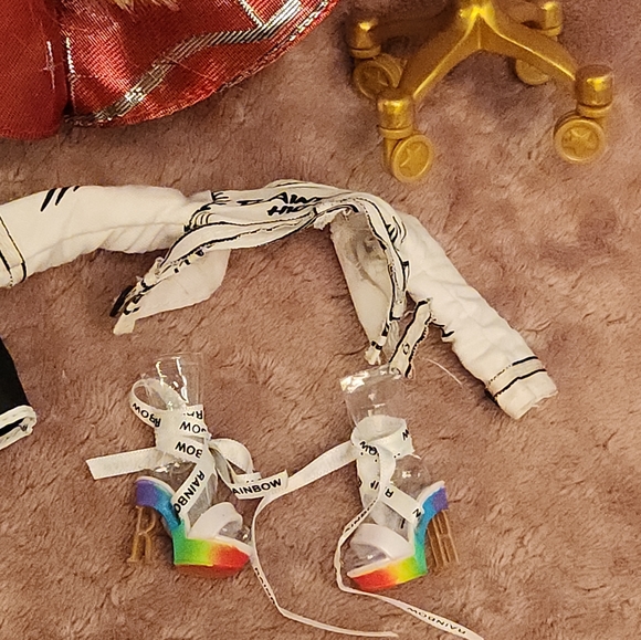 Rainbow High 2021 Jett Dawson Art of Fashion Doll w Dress, Outfit, & Accessories - Picture 8 of 13